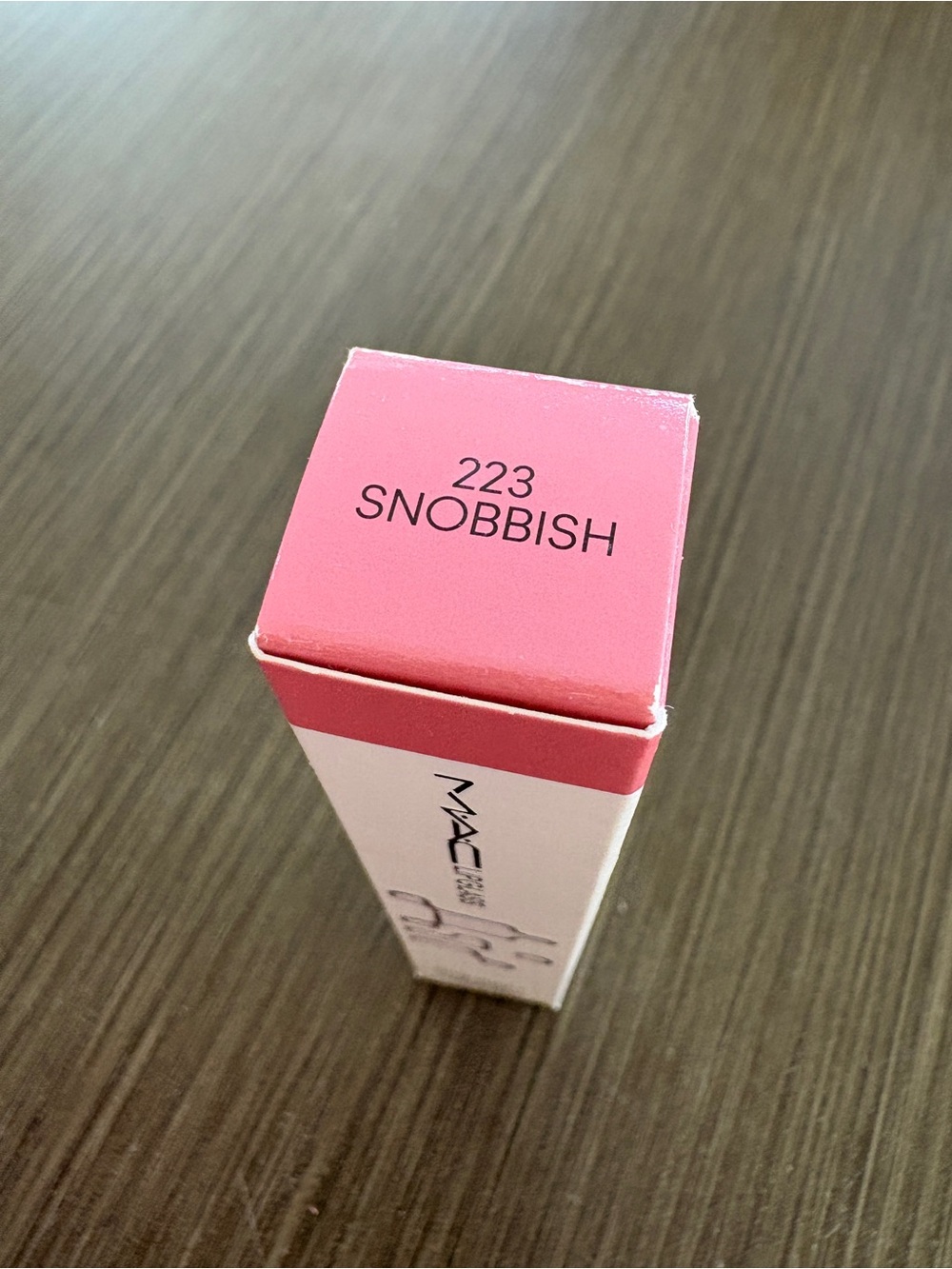 MAC Lipglass Air Snobbish - Picture 5 of 10